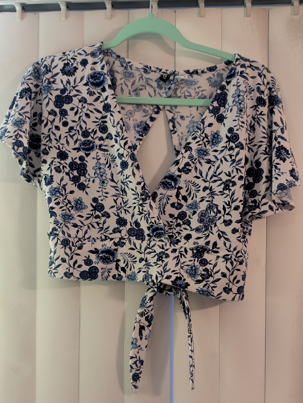 H&M White Crop Top with Blue Floral Print